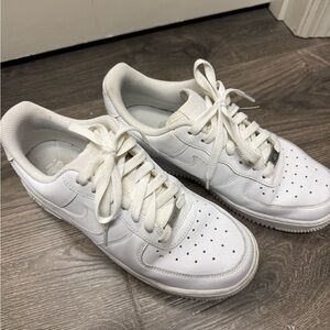 Nike Men's White Low-Top Leather Sneakers